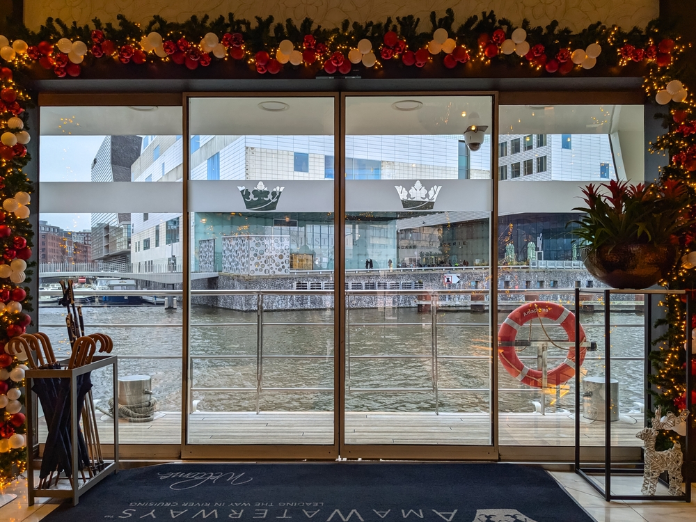 Amsterdam,,north,holland,,netherlands,10.12.2024:,interior,view,through,glass,doors